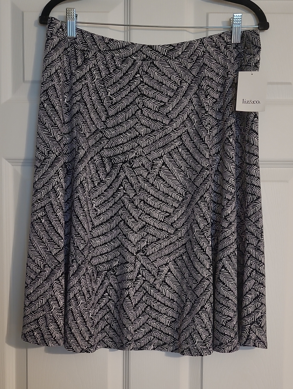 NWT liz & co. Black and white geometric midi skirt Size L